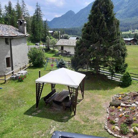 The Snow - Appartamento Panoramico Con Balcone Champoluc Εξωτερικό φωτογραφία